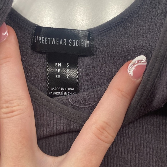 Super cute plane tank top, Size small - Picture 2 of 3